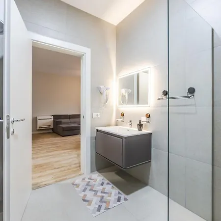 Galleria Roma 3 * Тирана